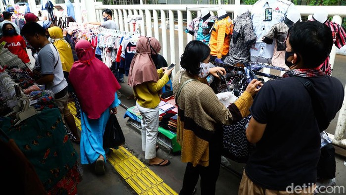 Konsumsi Tumbuh di Bawah 5%, Tanda-tanda Daya Beli Mulai Lesu?